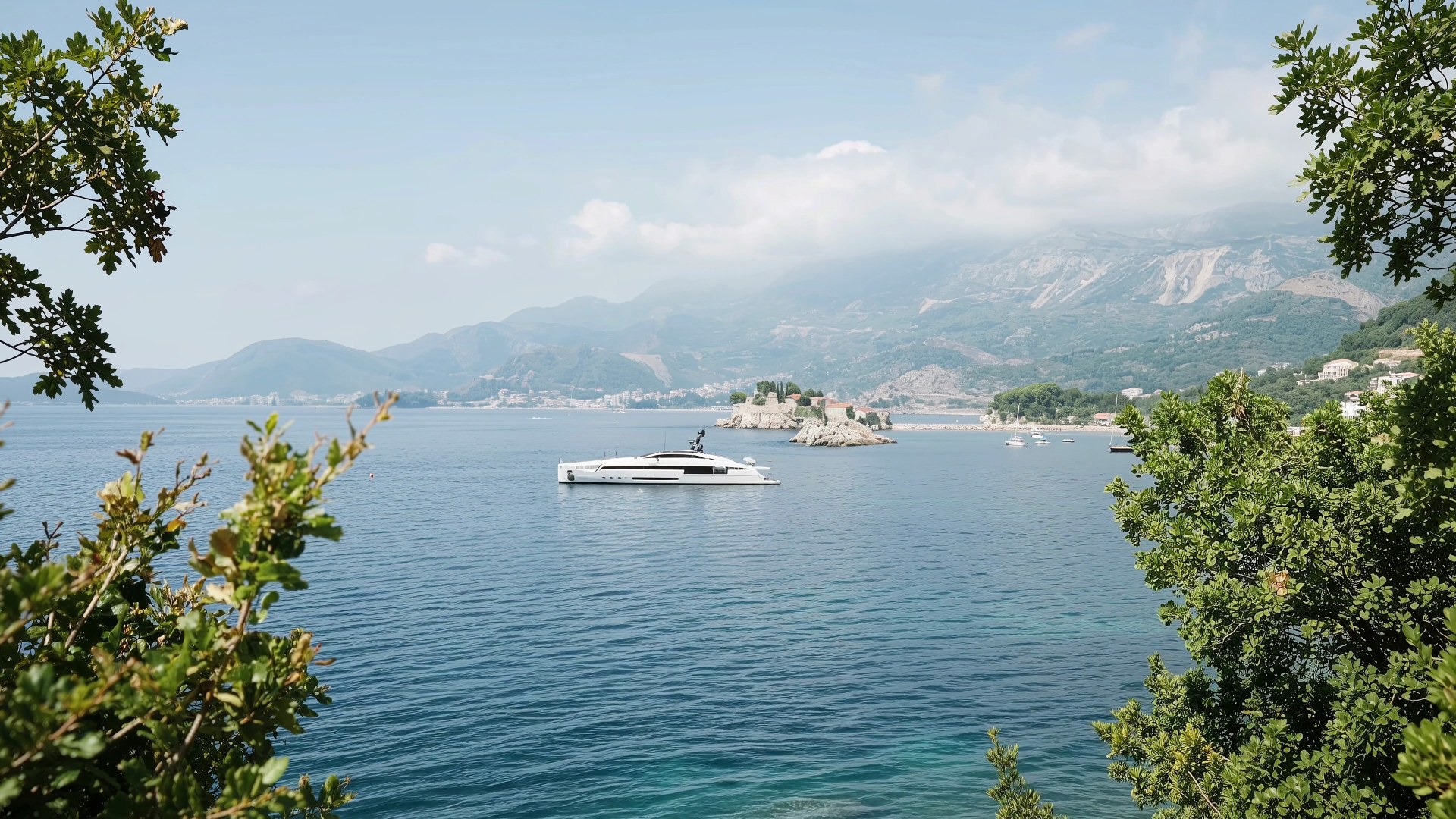Vue aérienne de bateaux sur une mer turquoise